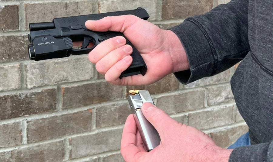 כיצד להשתמש בפנס טקטי להגנה עצמית